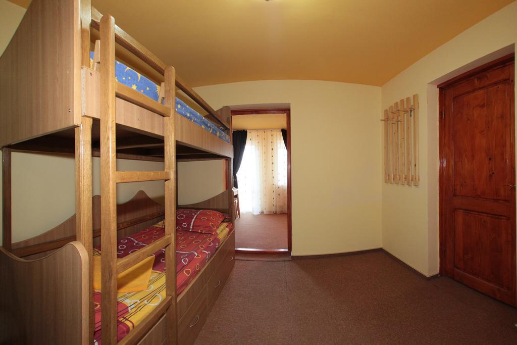 Hotel Pensiunea Nadine Agapia Habitación foto